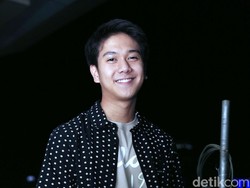 Dampingi Kakak Menikah, Iqbaal Ramadhan Bikin Nggak Fokus