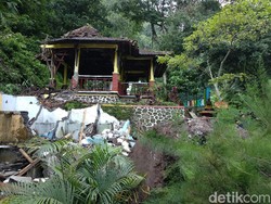 Longsor Terjang 2 Pendopo di Air Terjun Madakaripura