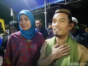 Ustaz Maulana Jalani Ramadhan Jarak Jauh Bareng Keempat Anak Ustaz Maulana Jalani Ramadhan Jarak Jauh Bareng Keempat Anak