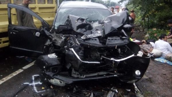 Ditabrak Truk, Yuki Pas Band Luka Berat, Mobilnya Ringsek