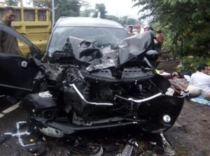 Ditabrak Truk, Yuki Pas Band Luka Berat, Mobilnya Ringsek