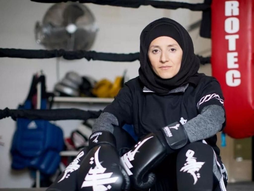 Hijabers Pemegang Sabuk Hitam Ajarkan Bela Diri Lawan Terorisme Hijabers Pemegang Sabuk Hitam Ajarkan Bela Diri Lawan Terorisme