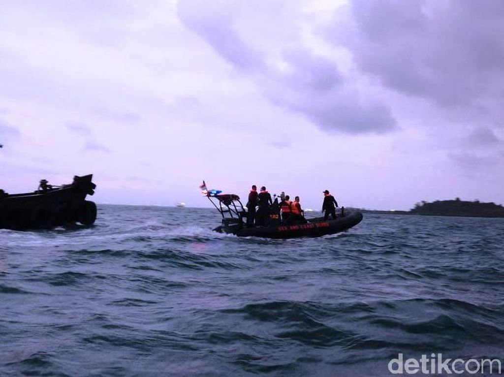 5 ABK Berhasil Selamat dari Kapal Karam di Perairan Batam 5 ABK Berhasil Selamat dari Kapal Karam di Perairan Batam