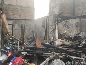 250 Rumah Terbakar di Tomang, Anies Siapkan Hunian Sementara Korban