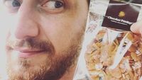 Yuk, Intip Pose Seru James McAvoy Saat Cicip Cupcake hingga Biskuit!