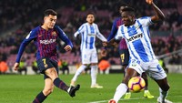 Barcelona yang tak mau membiarkan lawan mendapatkan momentum lebih besar lantas meningkatkan agresivitas. Sejumlah peluang didapatkan, salah satunya dari Philippe Coutinho. Tapi tembakannya melambung. (Foto: David Ramos/Getty Images)