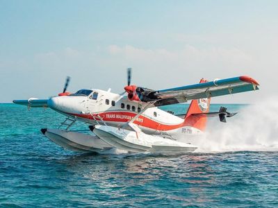Foto: Pesawat Amphibi dan Pilot Nyeker di Maldives