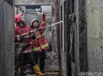 Ludes Terbakar, 250 Rumah di Tomang Tinggal Rangka