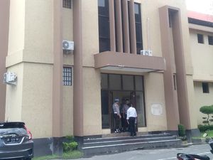 Kompol T yang Bantu WN Prancis Kabur dari Sel Polda NTB Tak Ditahan Kompol T yang Bantu WN Prancis Kabur dari Sel Polda NTB Tak Ditahan
