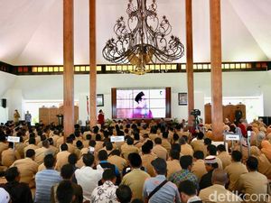 Motivasi ASN Banyuwangi, Ustaz Yusuf Mansur: Kerja sebagai Pengabdian Motivasi ASN Banyuwangi, Ustaz Yusuf Mansur: Kerja sebagai Pengabdian