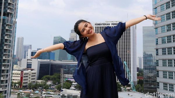 Josephine Firmstone Happy Banget Nih!