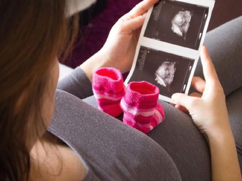 Kemampuan Bayi di Kandungan, Hisap Jempol Hingga Beri Tendangan