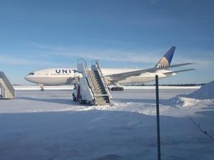 16 Jam Terdampar di Suhu Beku, Penumpang United Airlines Frustrasi