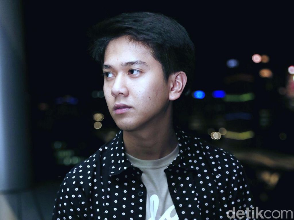 Awas Baper! Iqbaal Ramadhan Isi Soundtrack Milea: Suara dari Dilan Awas Baper! Iqbaal Ramadhan Isi Soundtrack Milea: Suara dari Dilan