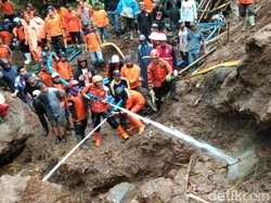 Masih Dicari, Korban Longsor Wonosobo Diduga Tertimbun Bongkahan Batu