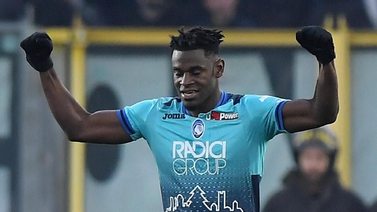 Duvan Zapata menjadi penantang Cristianoa Ronaldo di puncak daftar pencetak gol terbanyak Serie A sejauh ini (REUTERS/Alberto Lingria)