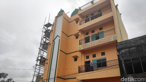 Melihat Masjid 4 Lantai Peninggalan Istri Ustaz Maulana