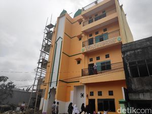 Melihat Masjid 4 Lantai Peninggalan Istri Ustaz Maulana