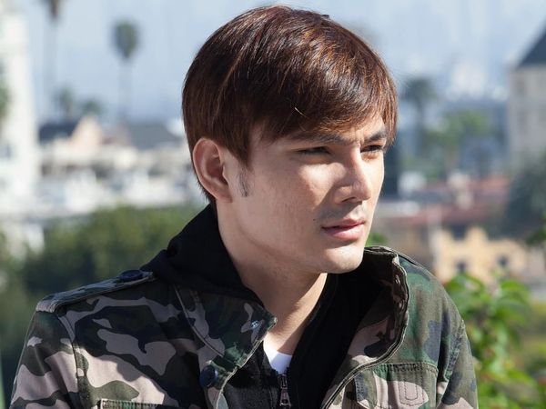 Foto: Penampilan Ganteng Beneval, Aktor Indonesia yang Berkarier di Hollywood