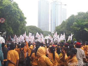 Massa Hanura Demo soal OSO di KPU, Lalin Arah Bundaran HI Ditutup