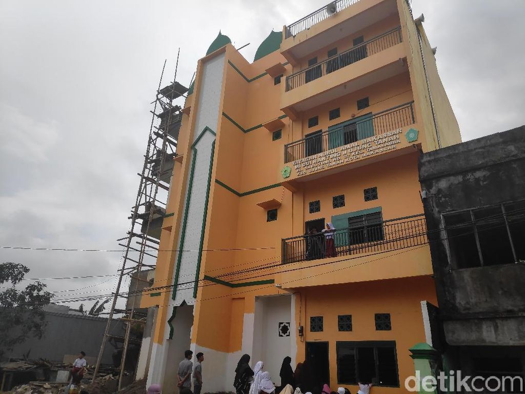Ini Masjid 4 Lantai yang Dibangun Istri Ustad Maulana