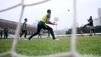 Timnas U-22 berlatih di Stadion Madya, Senin (21/1/2019).