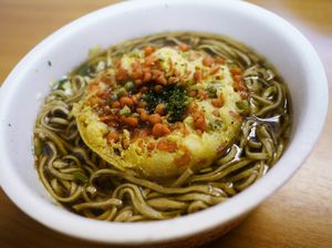 Mau Coba? Mie Instan dengan Kuah Teh Hijau ala Netizen Jepang