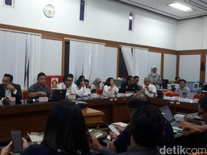 KPU Rapat Evaluasi Debat Capres Pertama dengan Timses-Moderator KPU Rapat Evaluasi Debat Capres Pertama dengan Timses-Moderator