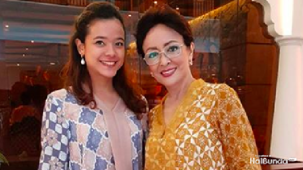 Intip Gaya Kompak Ibu-Anak, Minati Atmanagara dan Cantika