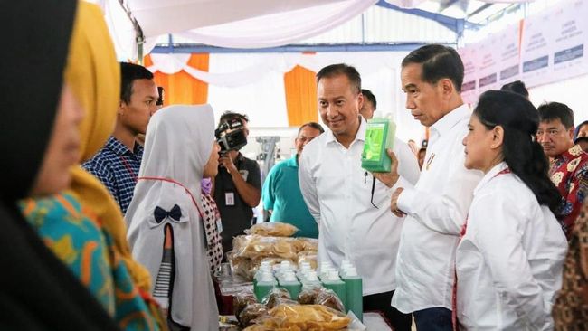 Berita Buntut Panjang Jokowi Borong Sabun Cuci Selasa 16 April 2024