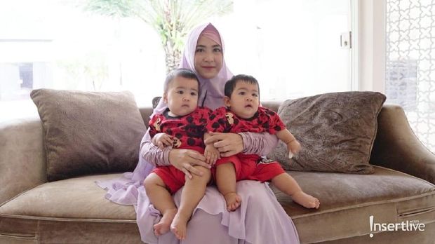 April Jasmine dan anak-anaknya