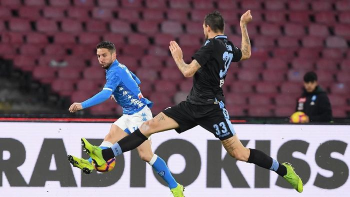 Napoli atasi Lazio 2-1. (Foto: Francesco Pecoraro/Getty Images) Napoli atasi Lazio 2-1. (Foto: Francesco Pecoraro/Getty Images)