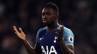 Harry Winks memang mencetak gol kemenangan Tottenham Hotspur atas Fulham 2-1. Namun, Davinson Sanchez tampil impresif untuk menangkal ancaman-ancaman Fulham dari Aleksandar Mitrovic. Foto: Catherine Ivill/Getty Images