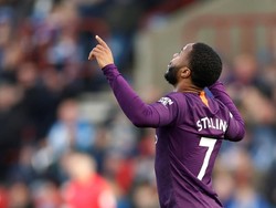 Kecepatan Raheem Sterling menjadi masalah untuk Huddersfield Town. Pada prosesnya Sterling menciptakan satu gol yang turut membantu City menang dengan skor 3-0. Foto: Carl Recine/Action Images via Reuters
