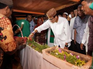 Ziarah ke Asta Tinggi Sumenep, Sandiaga Bicara Ekonomi Wisata Religi