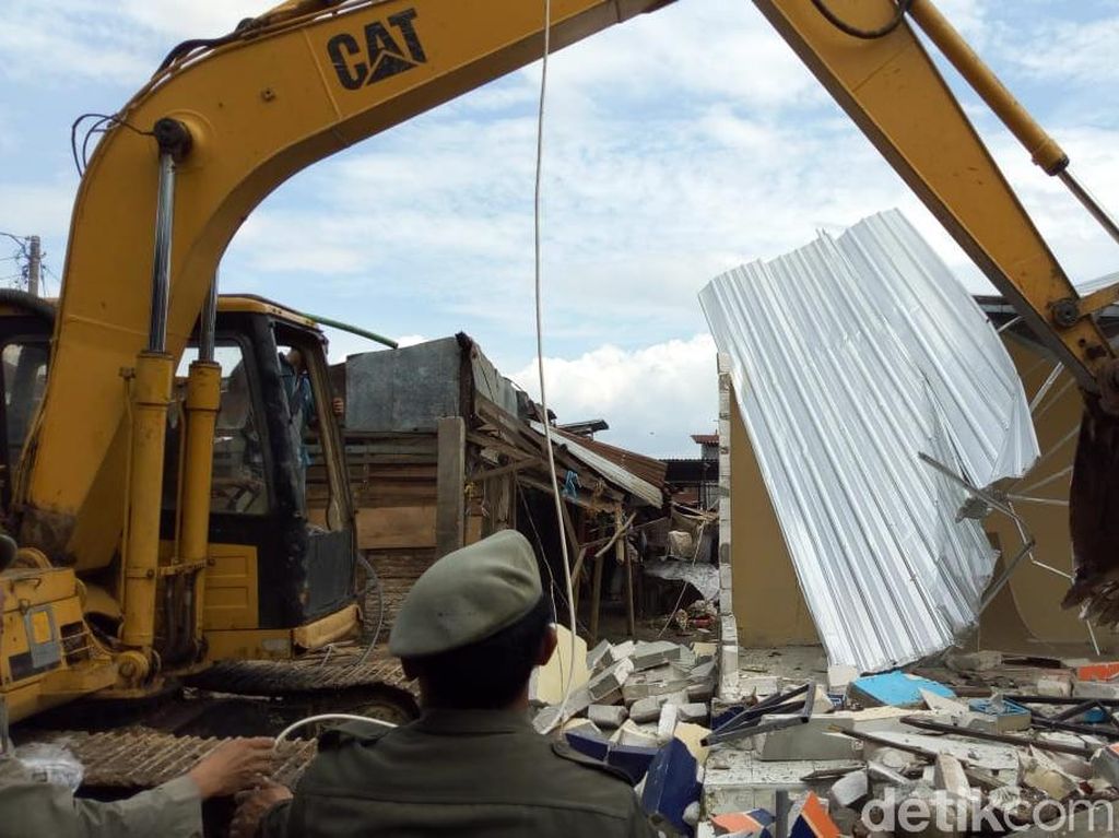 Pedagang Pasar Eks Stasiun Ponorogo Tolak Relokasi Pedagang Pasar Eks Stasiun Ponorogo Tolak Relokasi
