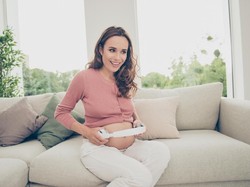 Dengarkan Musik Klasik Saat Hamil Dukung Perkembangan Otak Bayi?