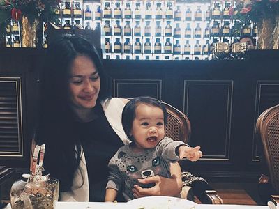 Potret Kehangatan Donna Harun Bersama Cucu Tercinta