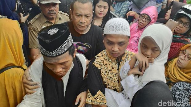 Sosok Istri Tercinta di Mata Ustaz Maulana: Wanita Soleha