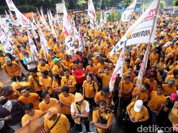 Penampakan Massa Hanura yang Geruduk KPU
