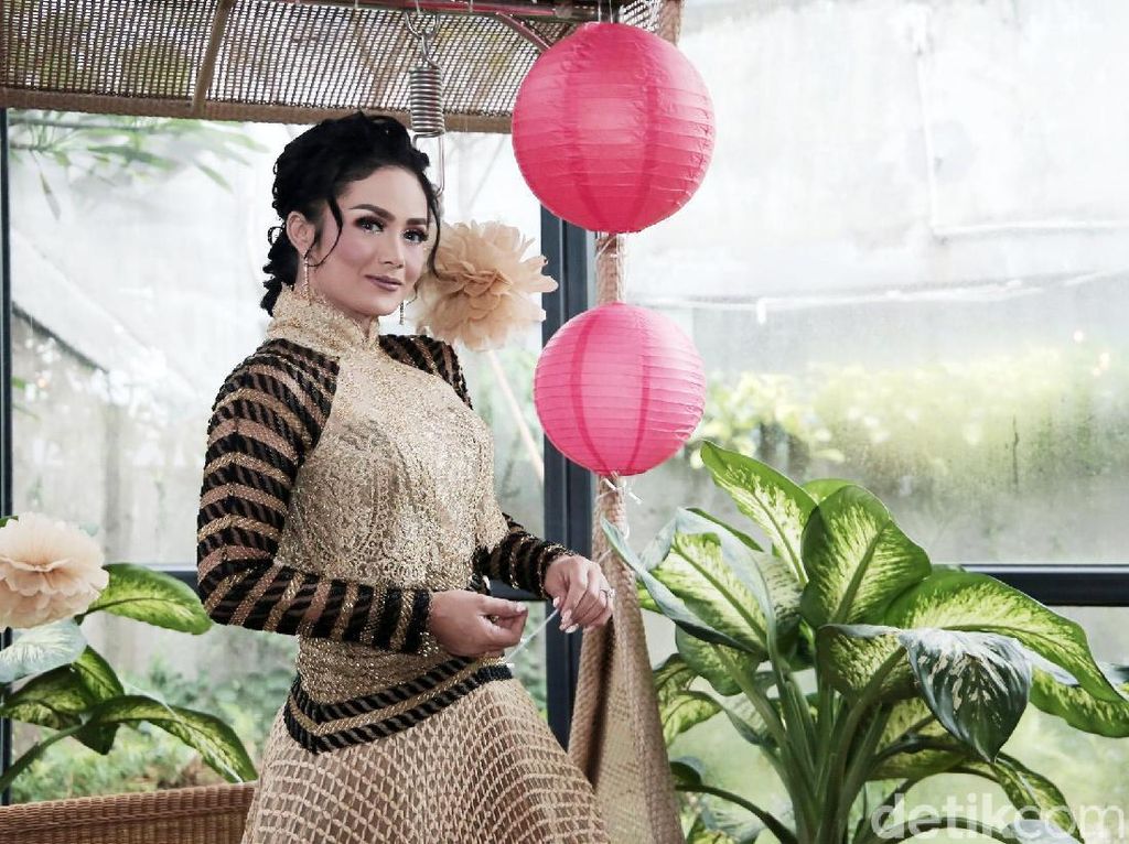 Ingin Tetap Cantik, Krisdayanti Habiskan Ratusan Juta Ingin Tetap Cantik, Krisdayanti Habiskan Ratusan Juta