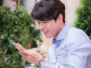 Bikin Gagal Fokus! Begini Gaya Hyun Bin Saat Racik Kopi dan Kulineran Bikin Gagal Fokus! Begini Gaya Hyun Bin Saat Racik Kopi dan Kulineran