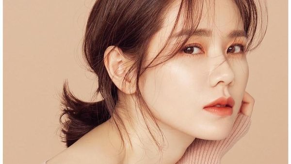 Gaya Memesona Son Ye Jin, Aktris Korea yang Awet Ayu di Usia 37 Tahun