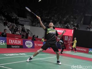 Sony Jalani Turnamen dengan Relaks Bersama istri