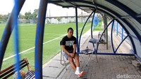 Bersama-sama dalam durasi sepuluh tahun dan meraih gelar juara liga pada 2014, Atep berat meninggalkan Persib. Bahkan, saat tak lagi menjadi bagian Persib, dia tak ingin berada di kubu lawan. Sulit menghadapi teman dan bobotoh.