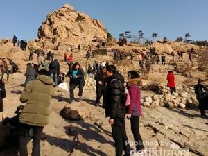 Trekking Menuju Puncak Gunung Favorit Orang Korea Selatan Trekking Menuju Puncak Gunung Favorit Orang Korea Selatan