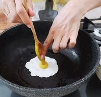 Persis Asli! Vegan Ini Bagikan Resep 'Telur Ceplok' Berbahan Labu dan Tepung Beras