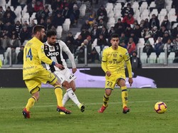 Di akhir babak pertama, Juventus memperbesar keunggulan lewat sepakan Emre Can. (Foto: Tullio M. Puglia/Getty Images)