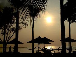 Berburu Foto Sunrise di Pantai Sanur, Yuk!