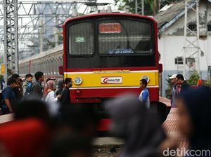 Tawuran di Dekat Stasiun Manggarai Bubar, Perjalanan KRL Normal Lagi Tawuran di Dekat Stasiun Manggarai Bubar, Perjalanan KRL Normal Lagi